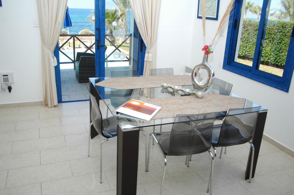 Kymmates Beach Front Villas Paphos Room photo