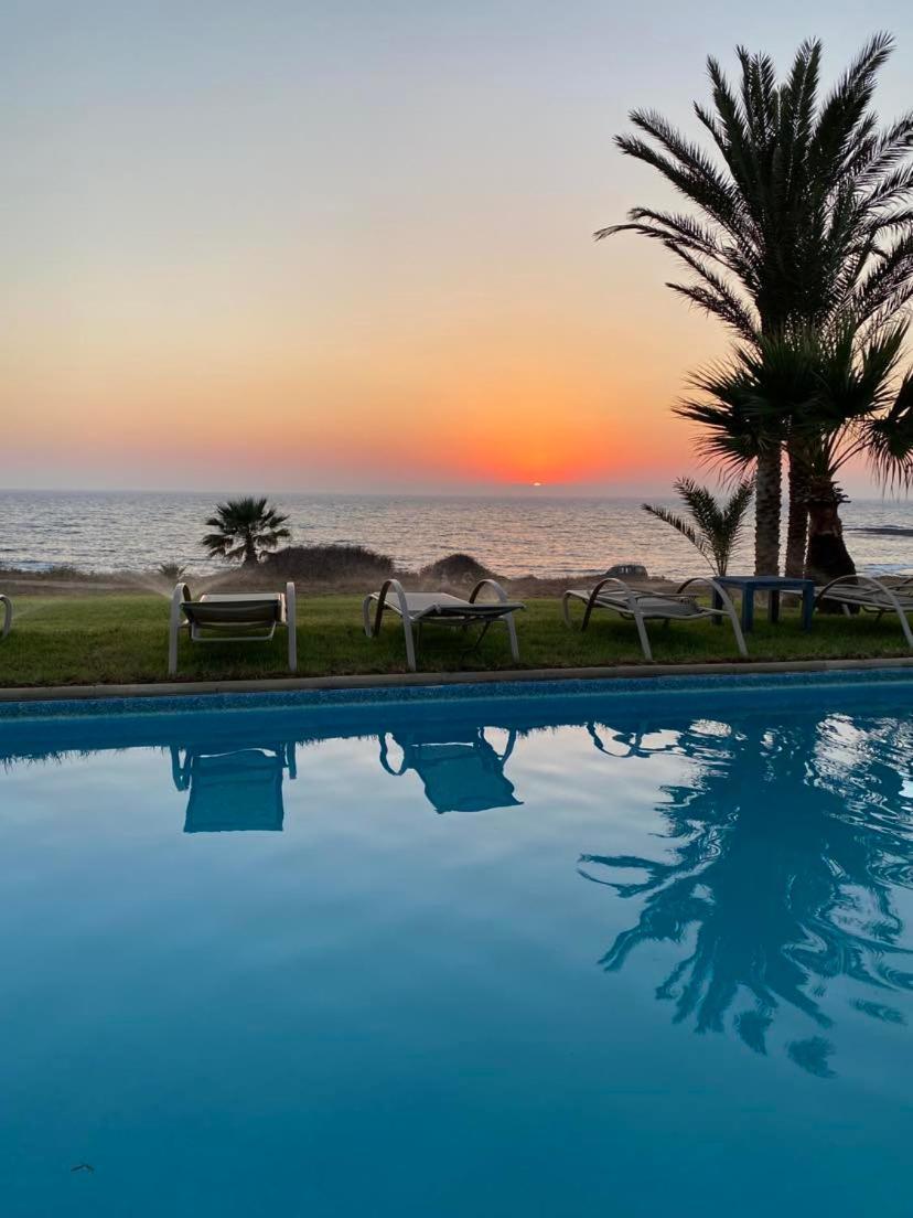 Kymmates Beach Front Villas Paphos Exterior photo