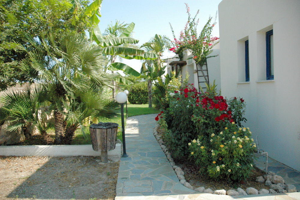 Kymmates Beach Front Villas Paphos Exterior photo