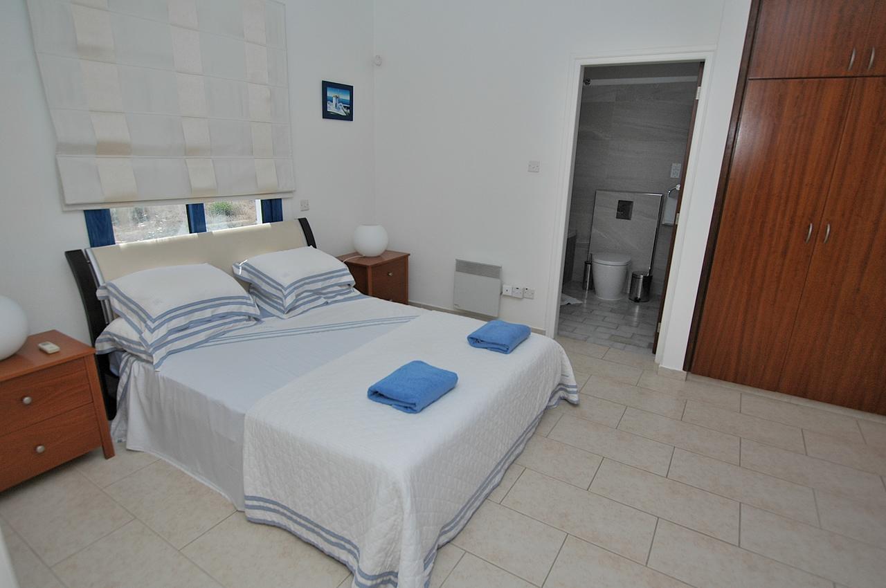 Kymmates Beach Front Villas Paphos Exterior photo