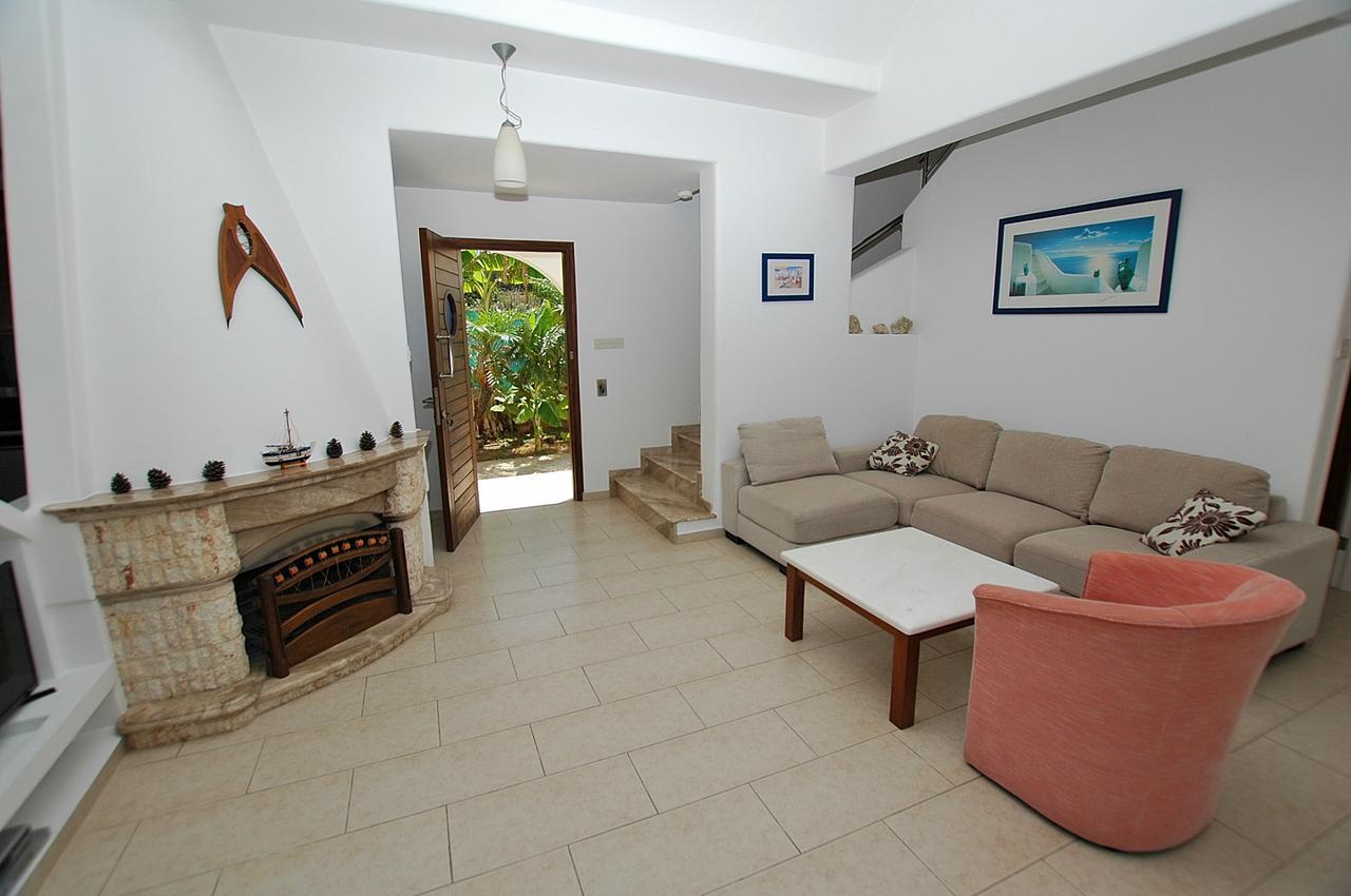 Kymmates Beach Front Villas Paphos Exterior photo